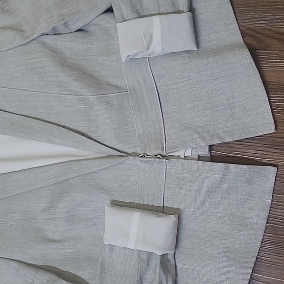 Elie Tahari‎ Light Gray Textured Blazer for women  used  exelent  condition. - Picture 4 of 13